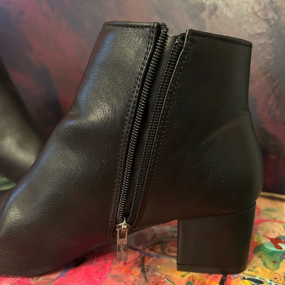 Weeboo Black Leather Booties - Size Women’s 9 - Picture 5 of 10